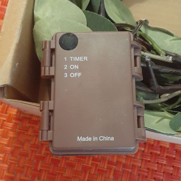 Lighted Eucalyptus Garland By Plow & Hearth New In Box - Picture 3 of 3